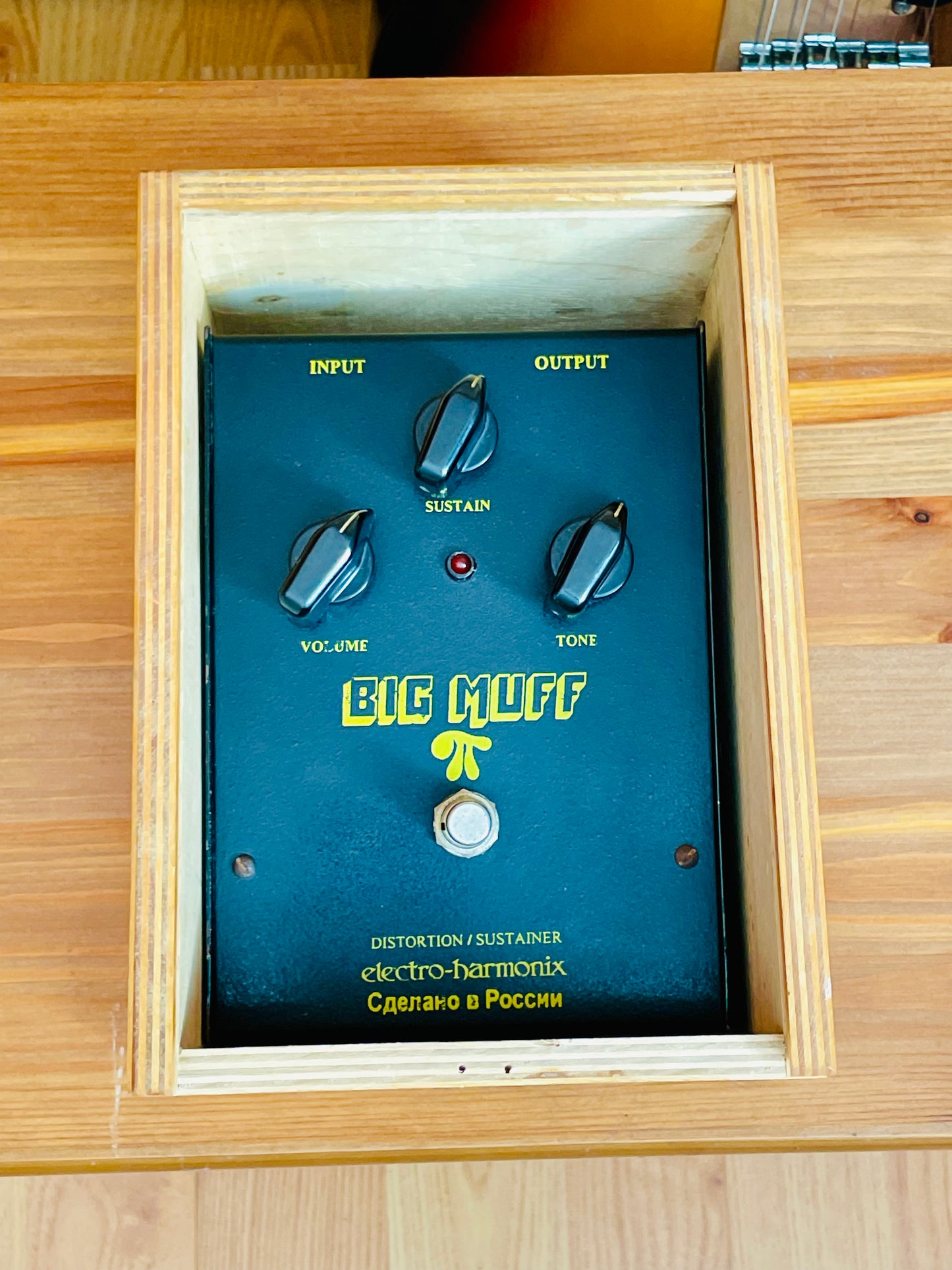 Electro-Harmonix Big Muff Pi V8 (Black Russian)