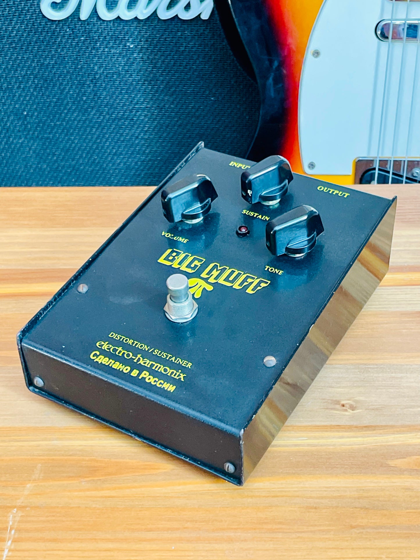 Electro-Harmonix Big Muff Pi V8 (Black Russian)