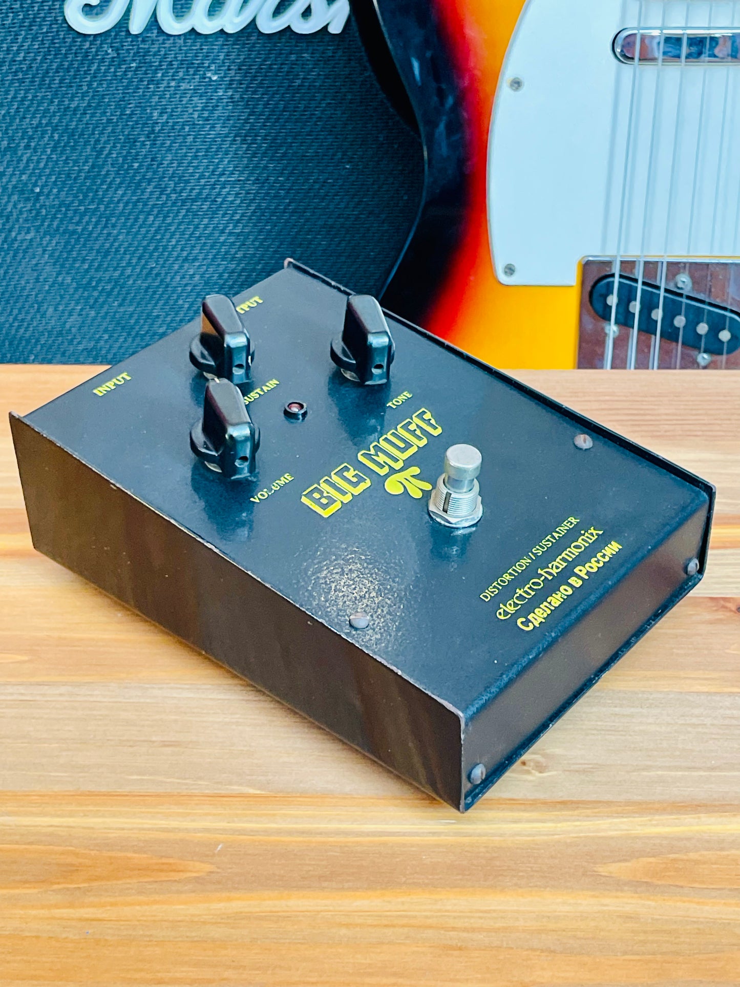 Electro-Harmonix Big Muff Pi V8 (Black Russian)