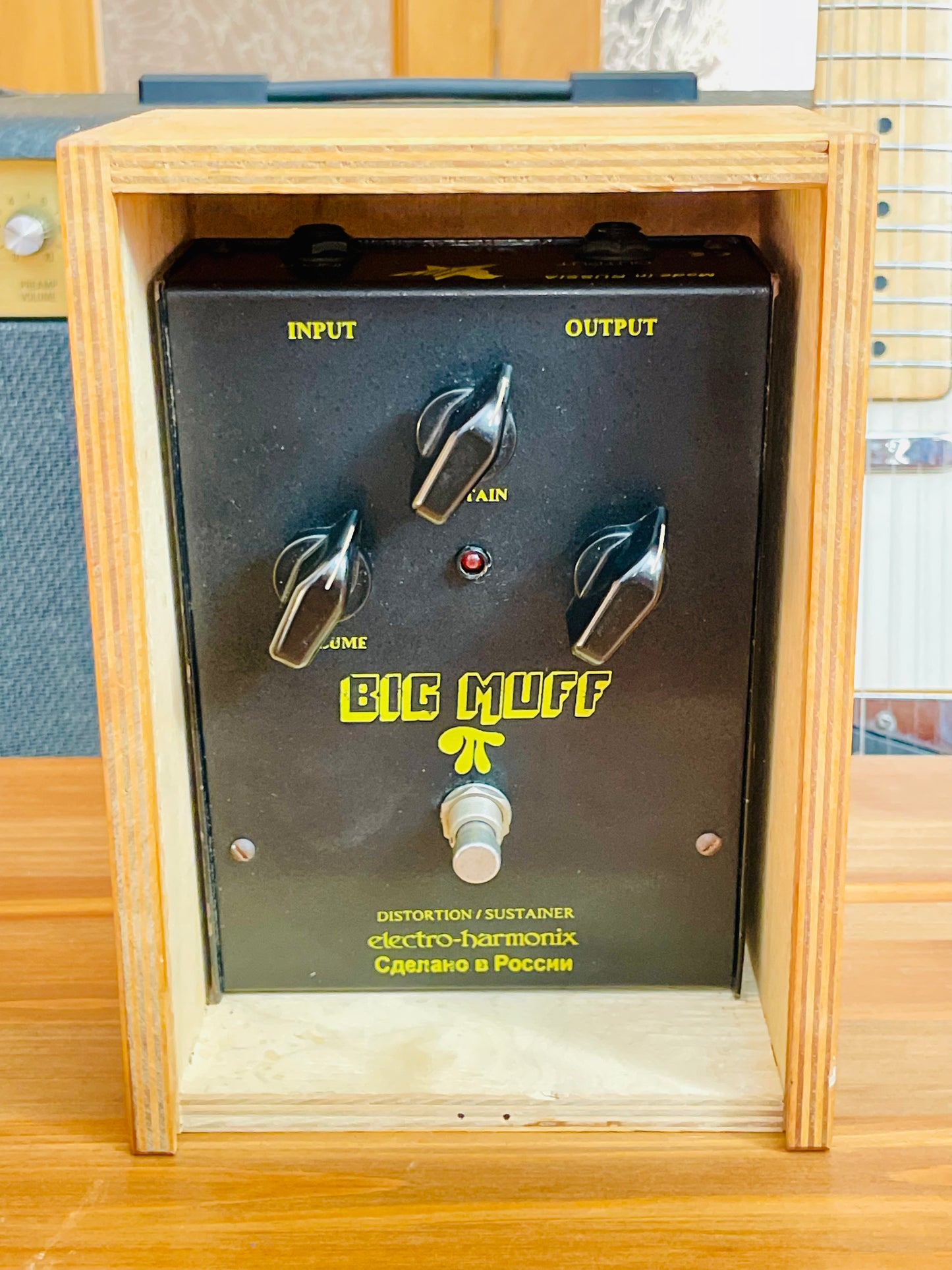 Electro-Harmonix Big Muff Pi V8 (Black Russian)