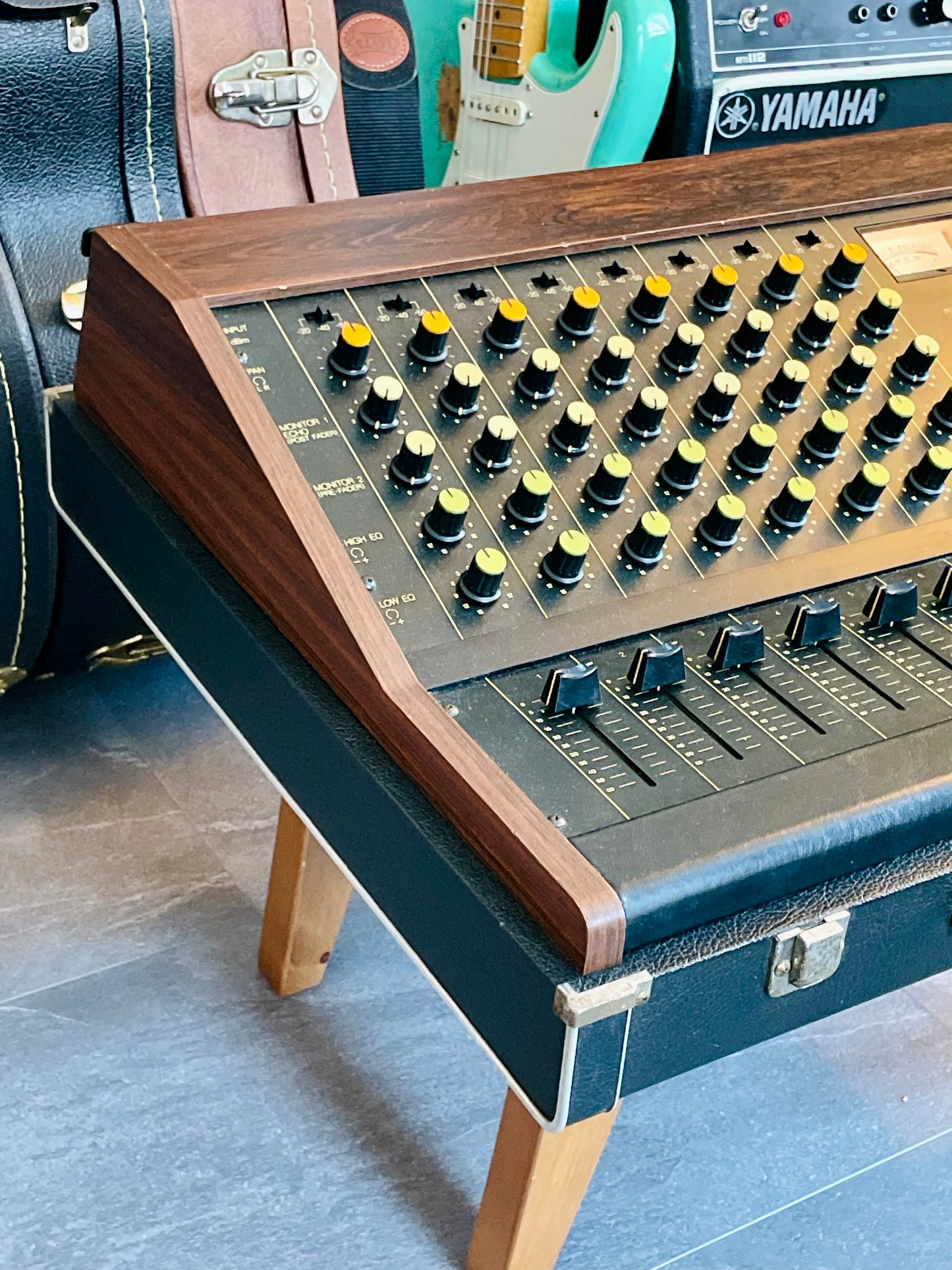 Yamaha PM-430 "Japa-Neve" fully recapped + Direct-Out Headbangers Mod! Tamura transformers 8-Channel Mixing Console 1970s