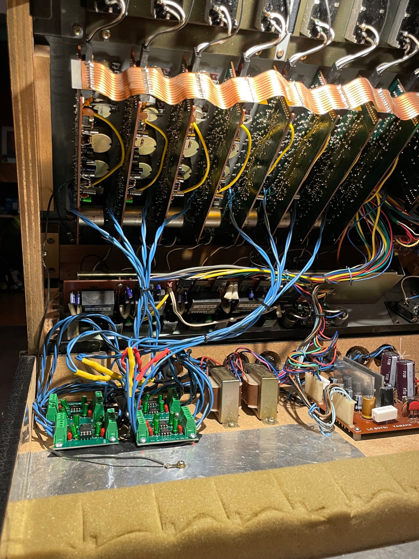 Yamaha PM-430 "Japa-Neve" fully recapped + Direct-Out Headbangers Mod! Tamura transformers 8-Channel Mixing Console 1970s