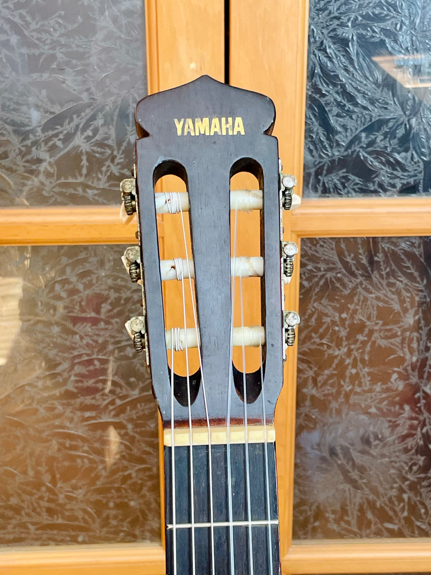 Yamaha No. G-60 Nippon Gakki - Made in Japan c. 1967 - 1973