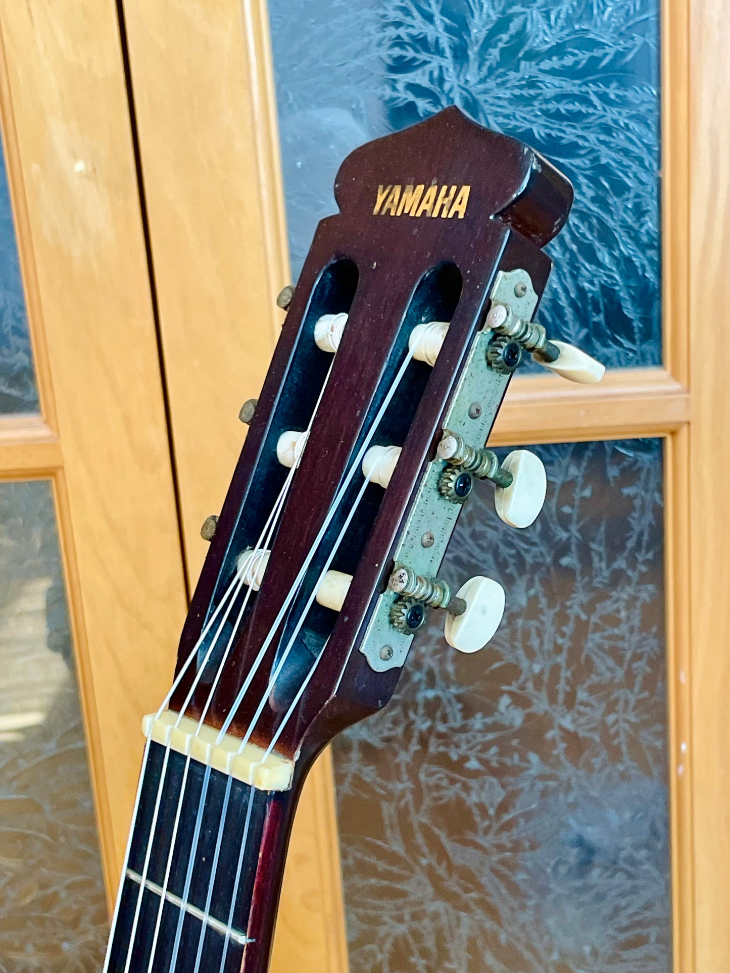 Yamaha No. G-60 Nippon Gakki - Made in Japan c. 1967 - 1973