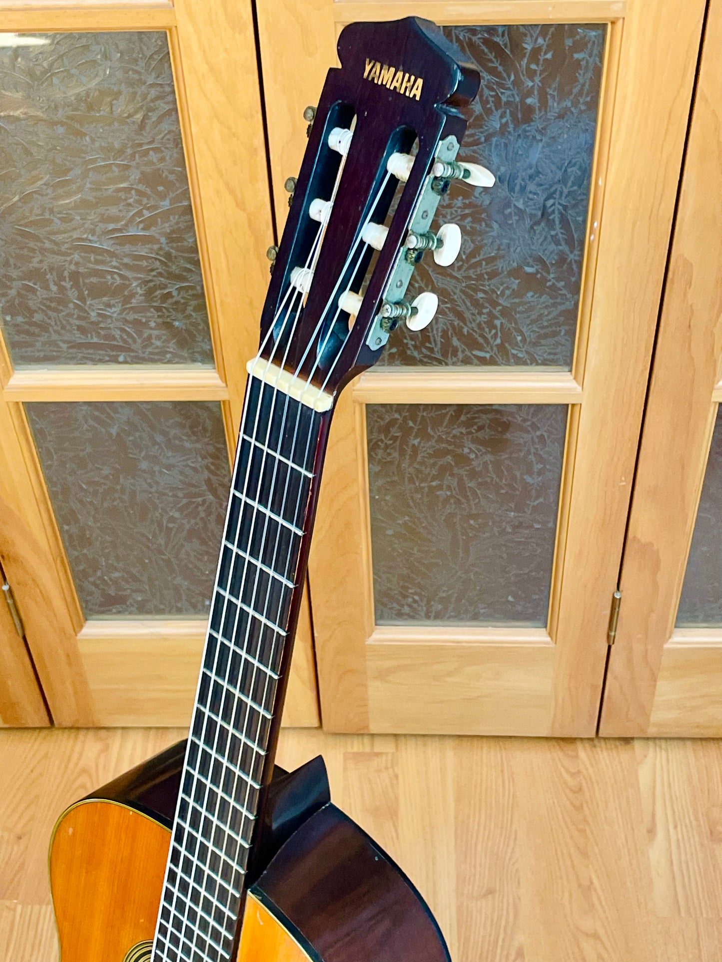 Yamaha No. G-60 Nippon Gakki - Made in Japan c. 1967 - 1973