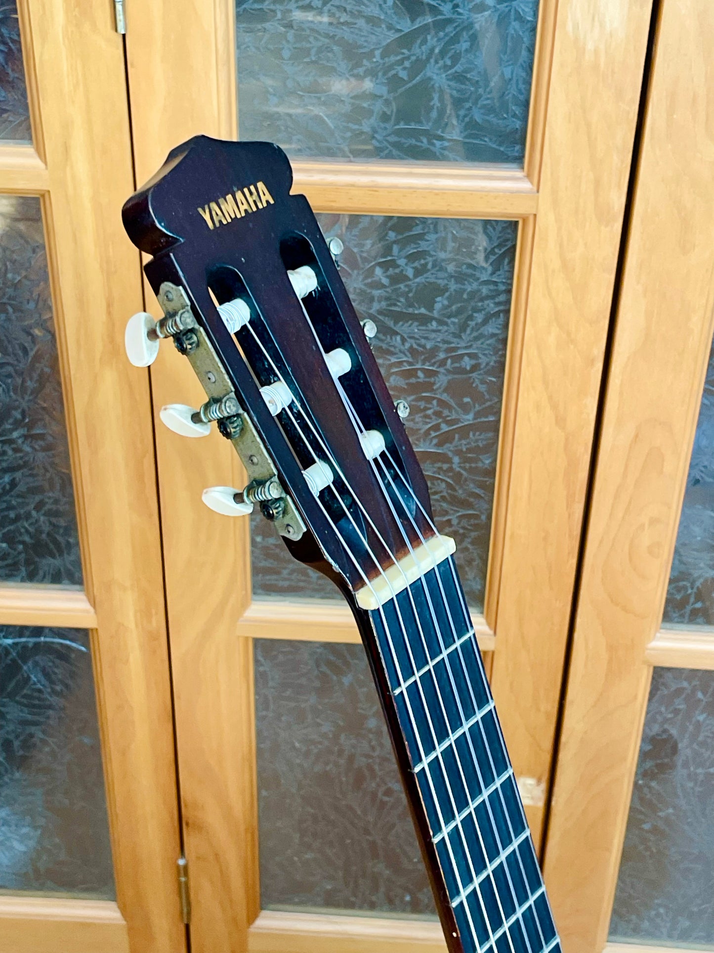 Yamaha No. G-60 Nippon Gakki - Made in Japan c. 1967 - 1973