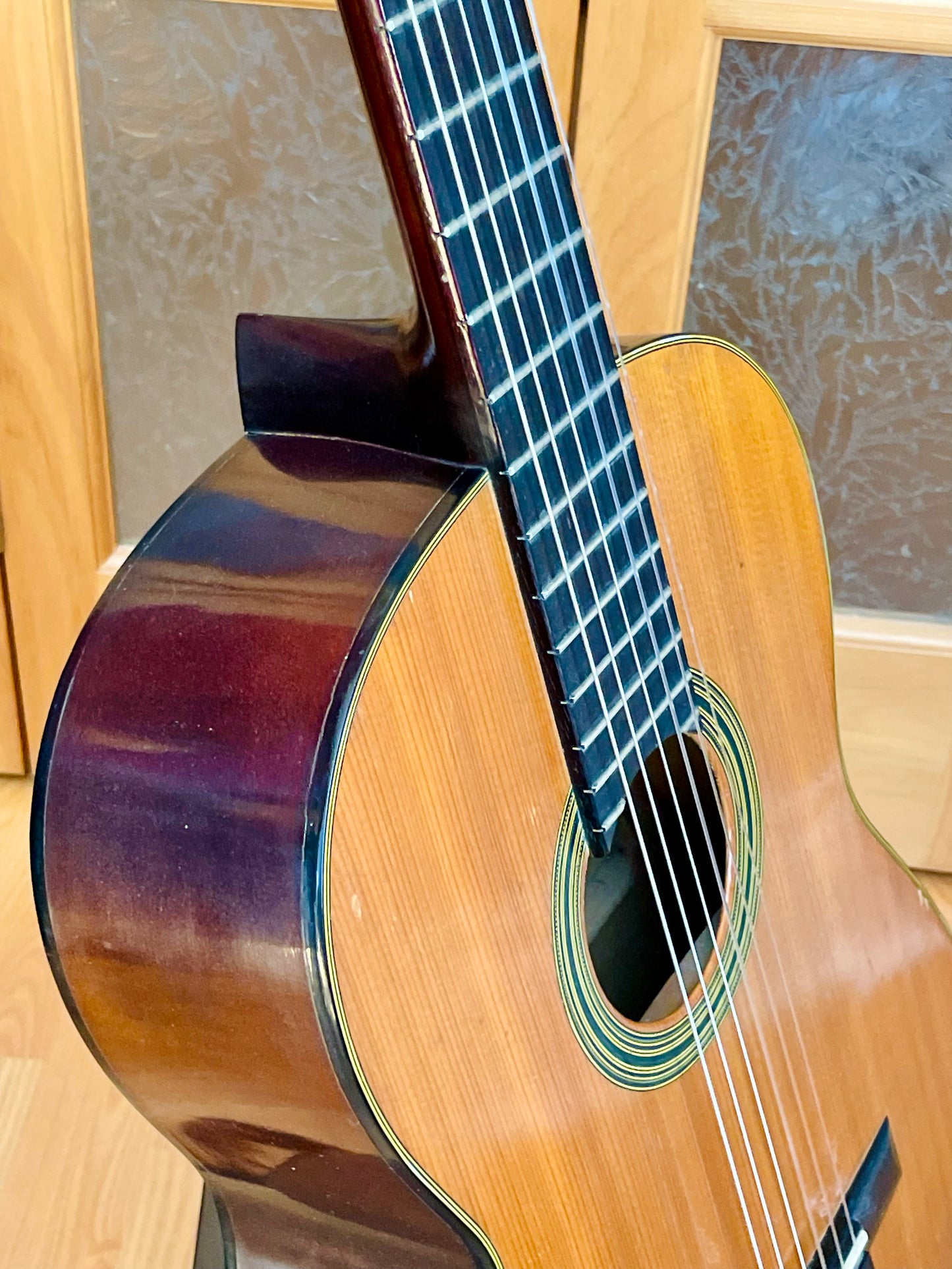 Yamaha No. G-60 Nippon Gakki - Made in Japan c. 1967 - 1973