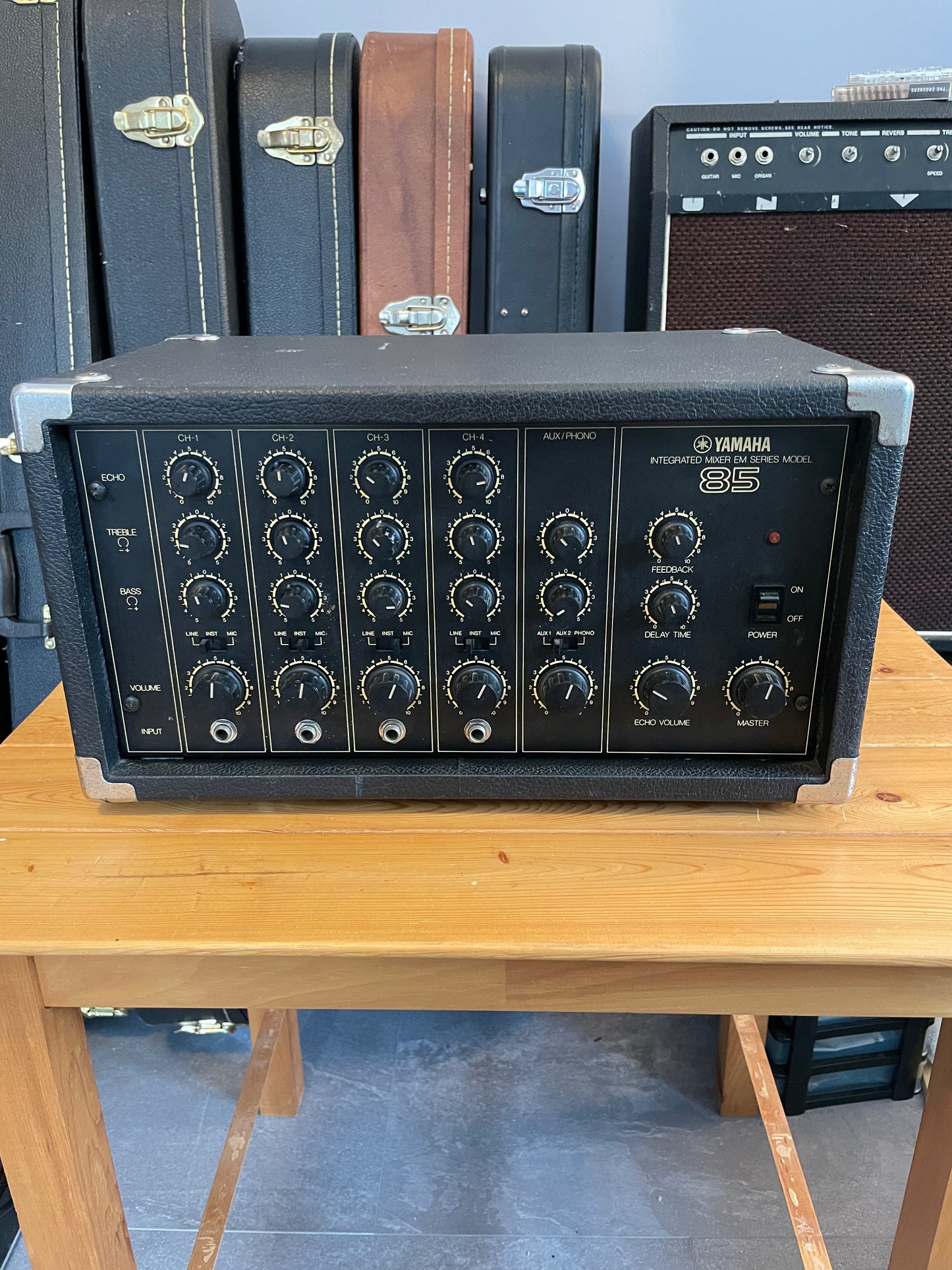 Yamaha EM-85 4 channel mixer with Aux and Phono channel + built in Bucket Brigade Delay