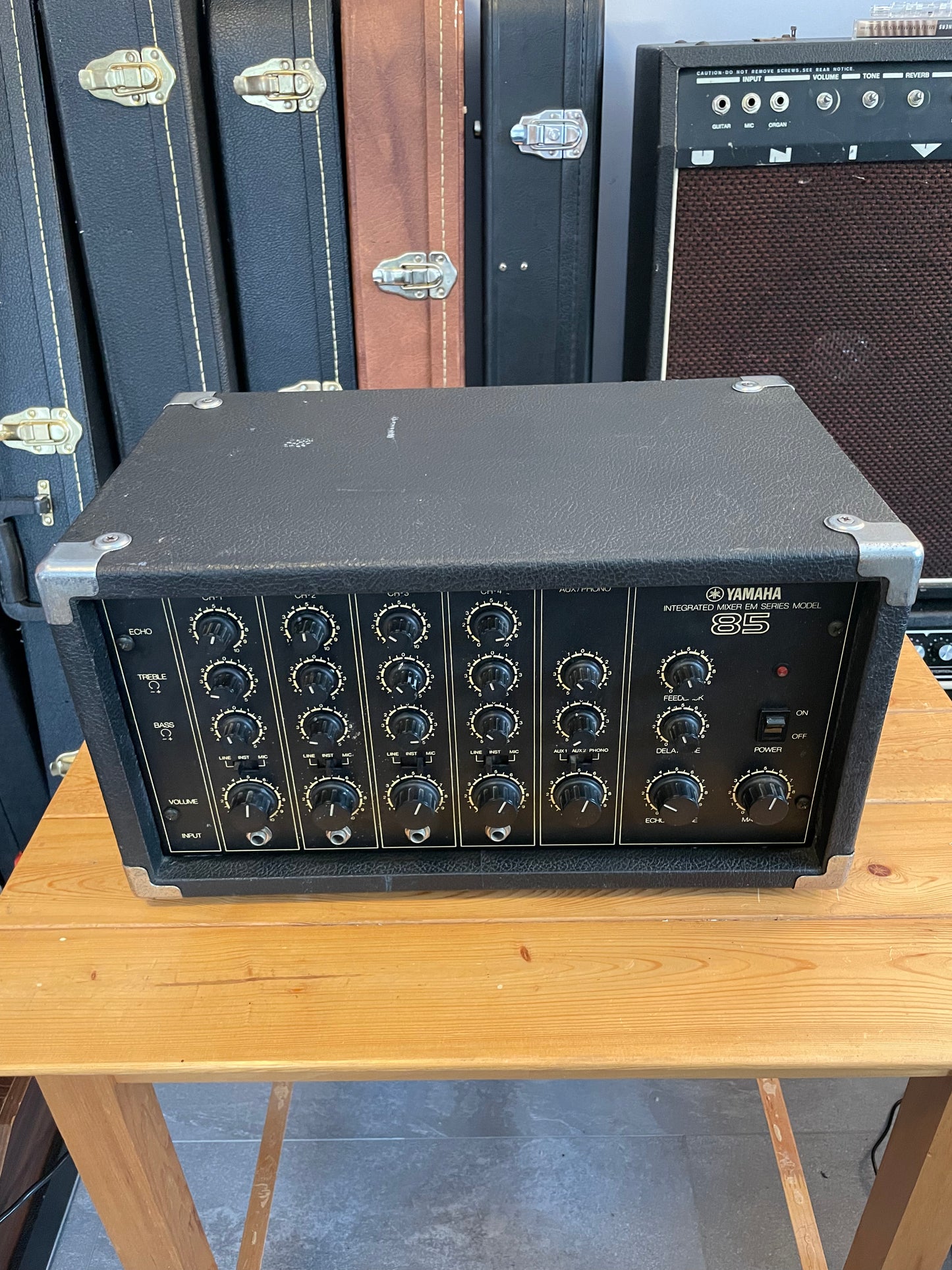 Yamaha EM-85 4 channel mixer with Aux and Phono channel + built in Bucket Brigade Delay