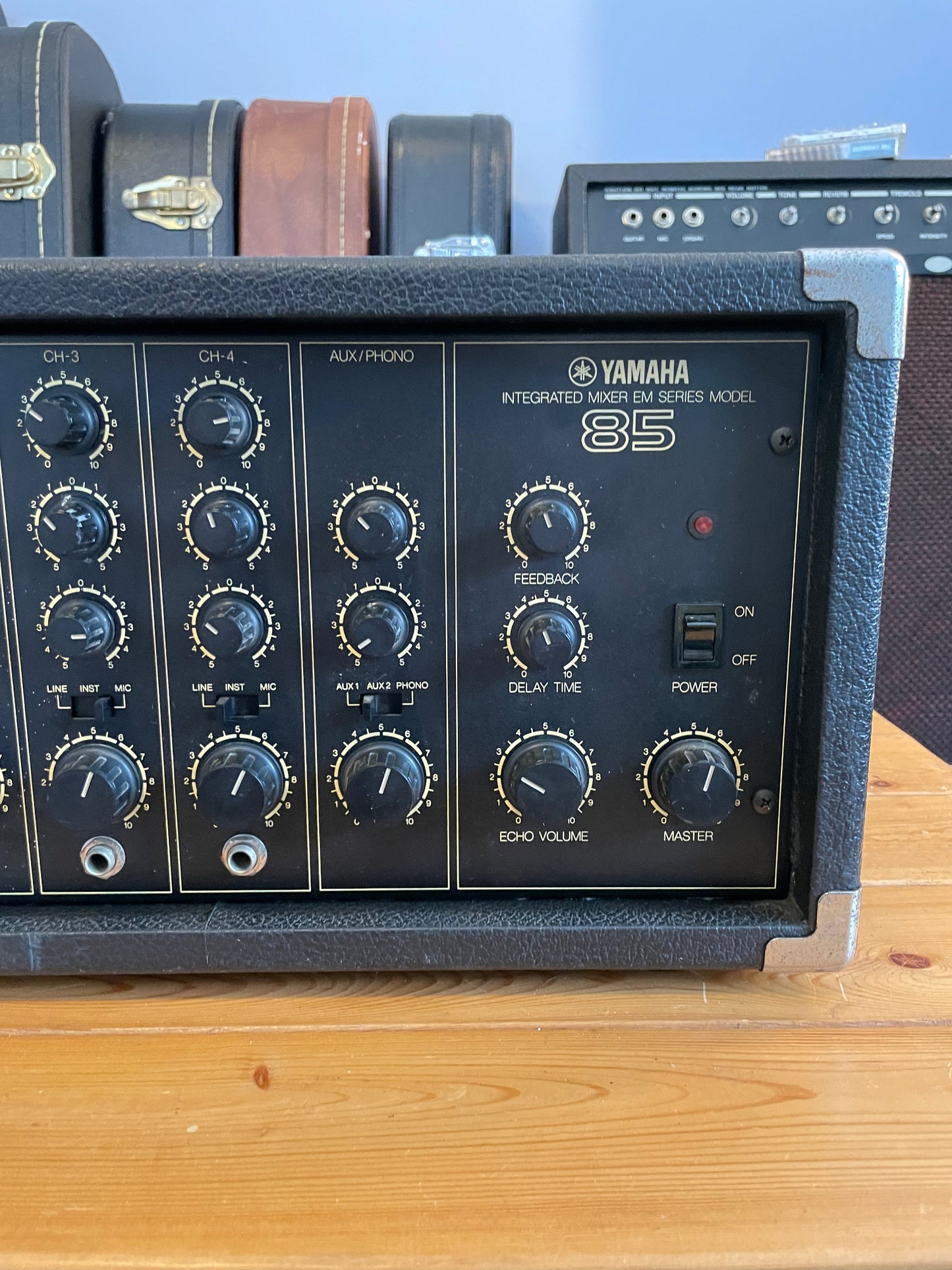 Yamaha EM-85 4 channel mixer with Aux and Phono channel + built in Bucket Brigade Delay
