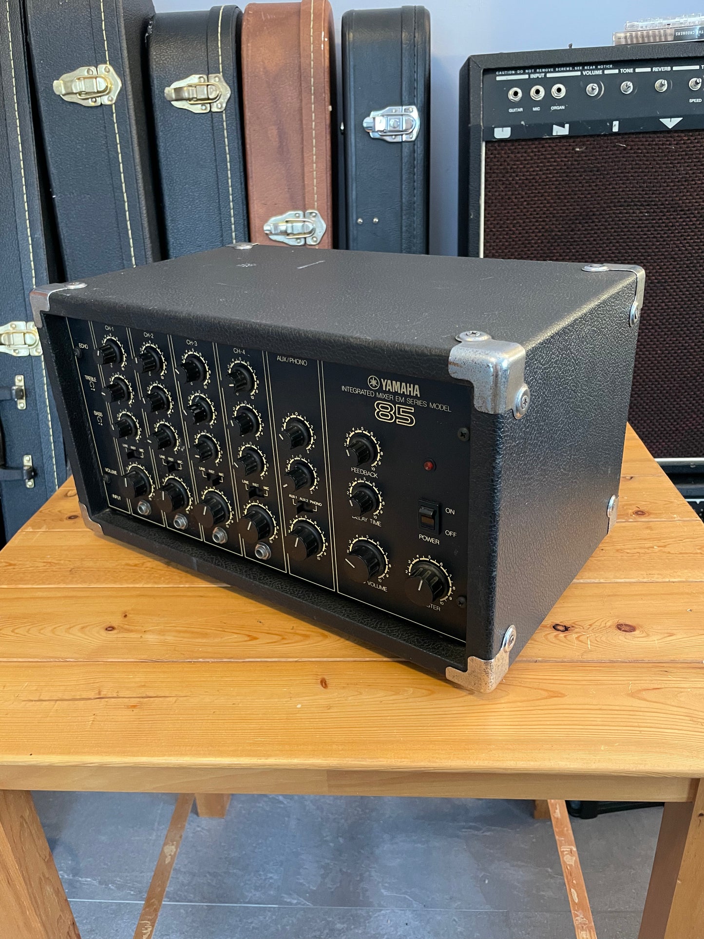 Yamaha EM-85 4 channel mixer with Aux and Phono channel + built in Bucket Brigade Delay