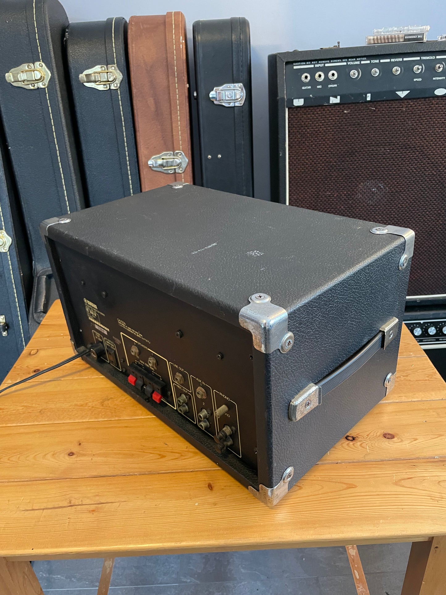 Yamaha EM-85 4 channel mixer with Aux and Phono channel + built in Bucket Brigade Delay