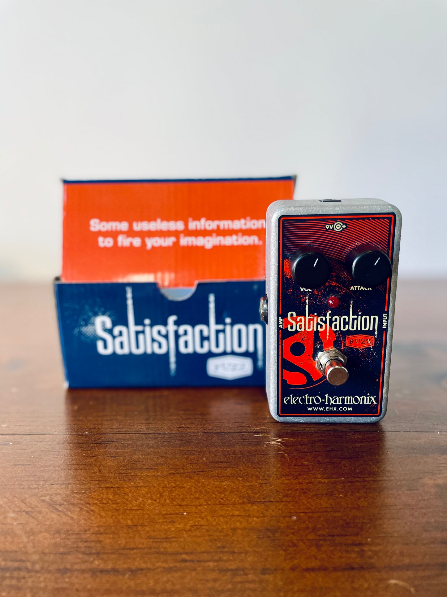 Electro-Harmonix Satisfaction Fuzz with box