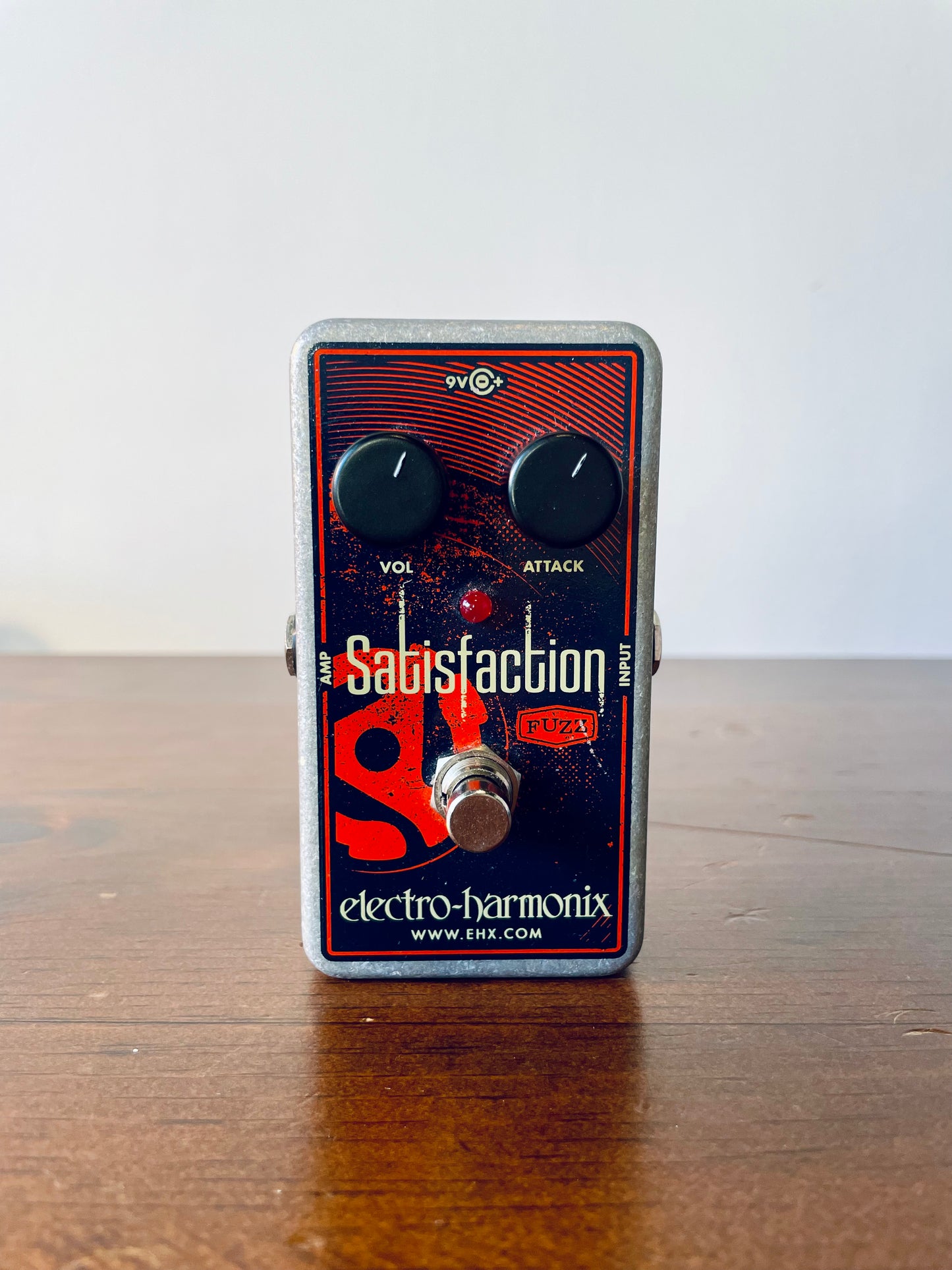 Electro-Harmonix Satisfaction Fuzz with box