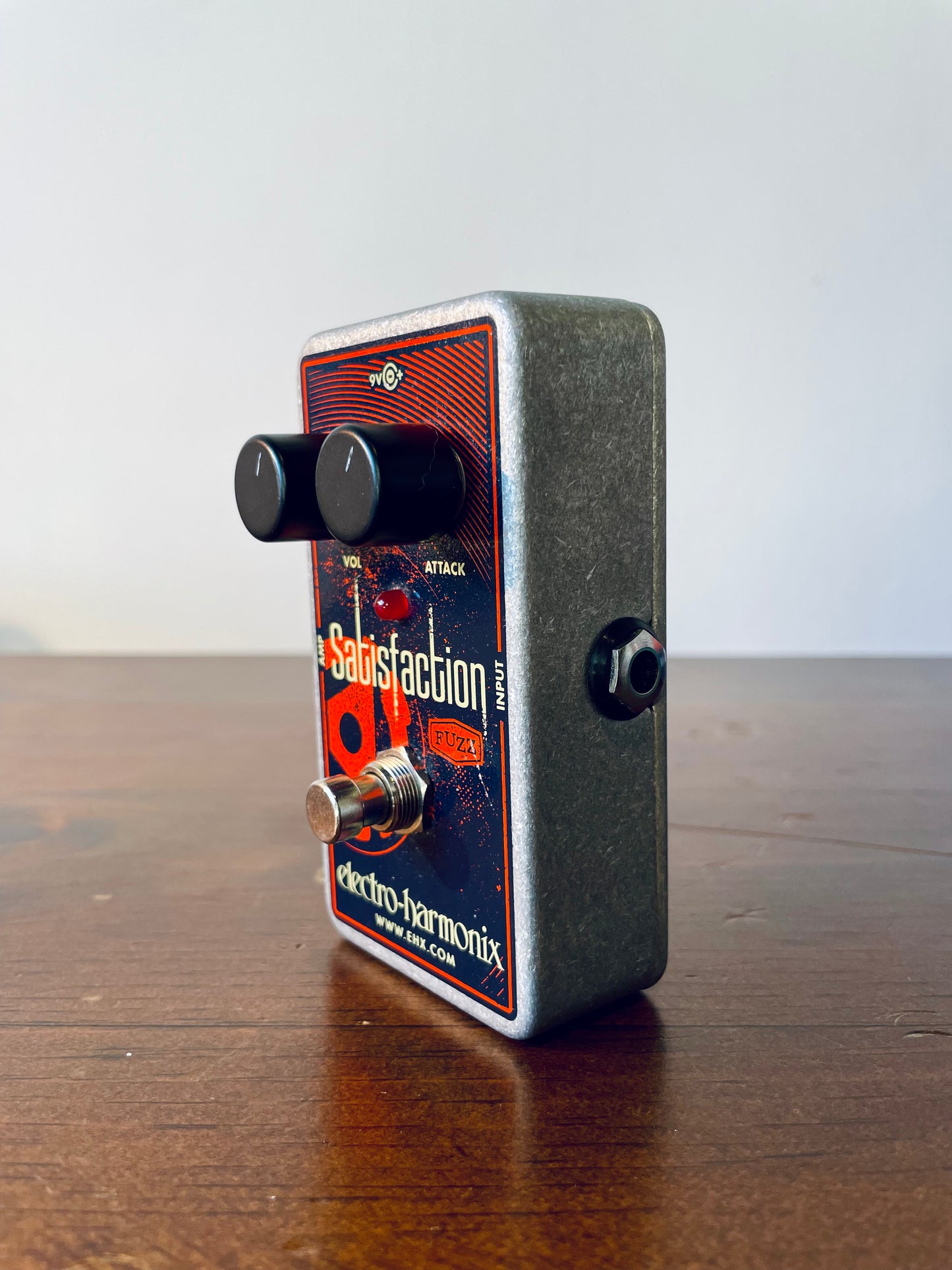 Electro-Harmonix Satisfaction Fuzz with box