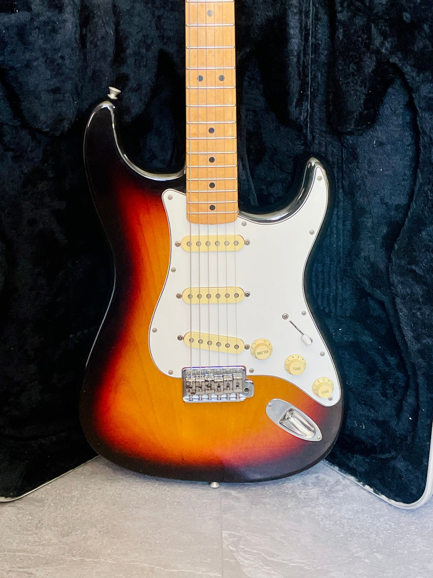 Fender Stratocaster ST-45 Made in Japan 2004 - Sunburst