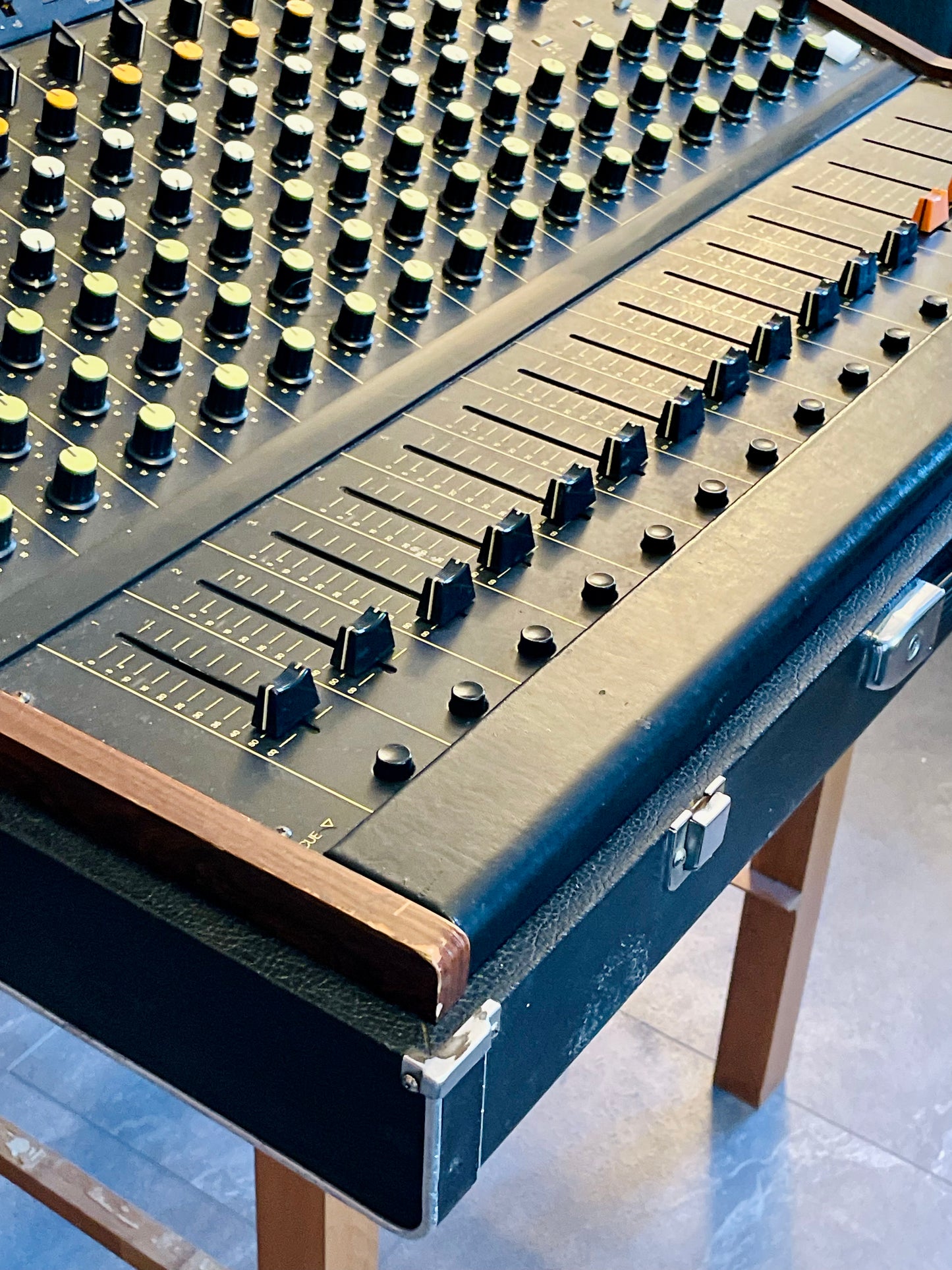 Yamaha PM-700 "Japa-Neve" fully recapped + Direct-Out Headbangers Tamura transformers 12-Channel Mixing Console 1970s