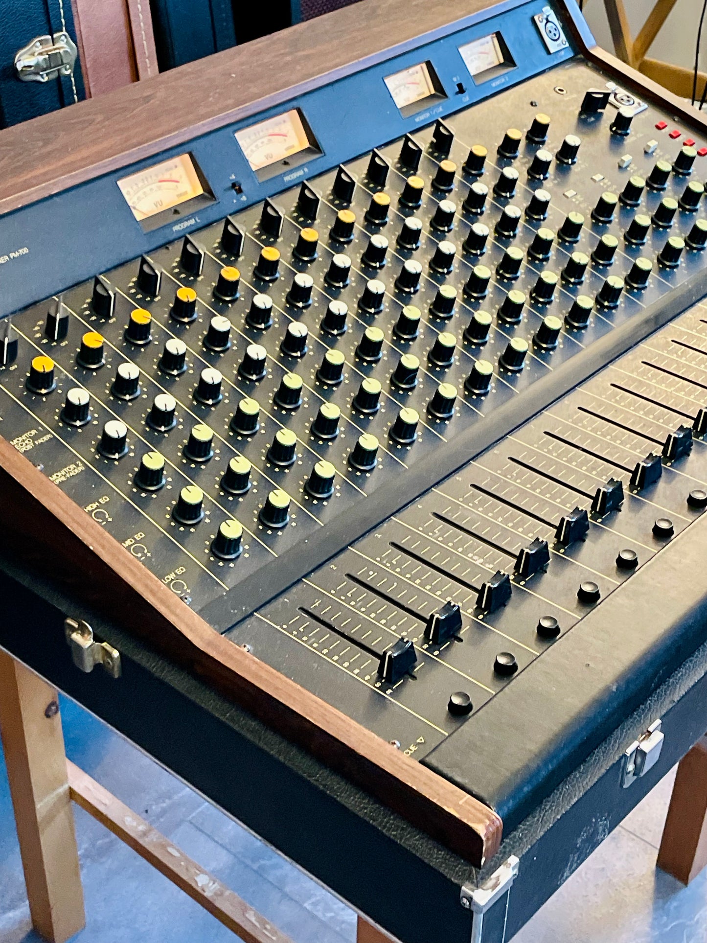 Yamaha PM-700 "Japa-Neve" fully recapped + Direct-Out Headbangers Tamura transformers 12-Channel Mixing Console 1970s