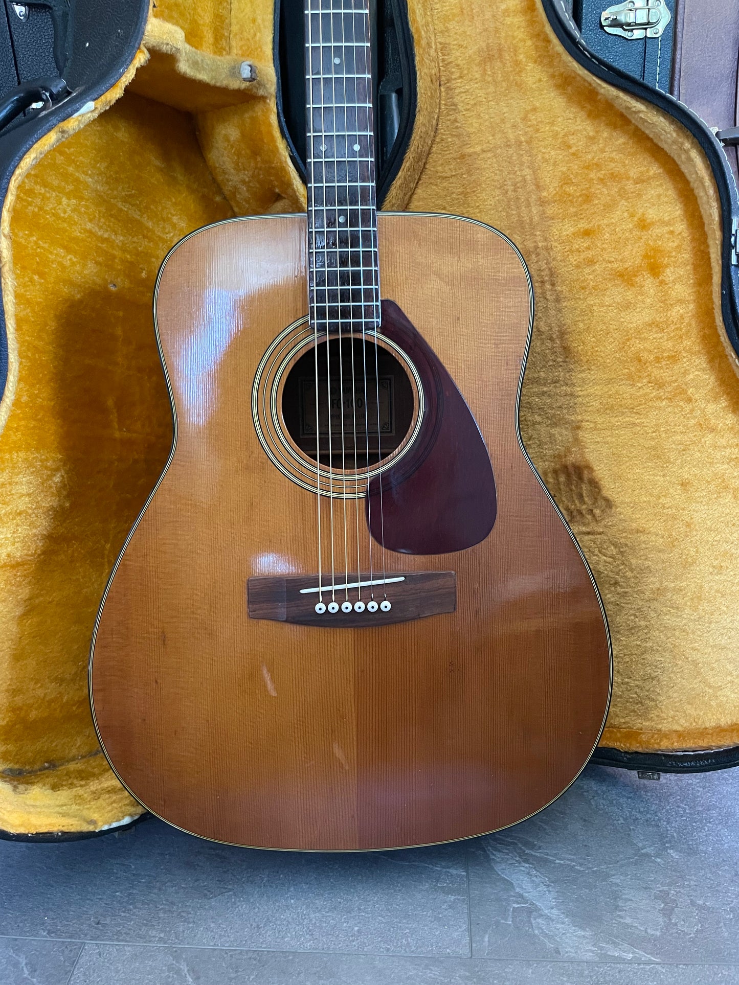Yamaha FG-160 Tan Label Nippon Gakki - Made in Japan, with hard case.
