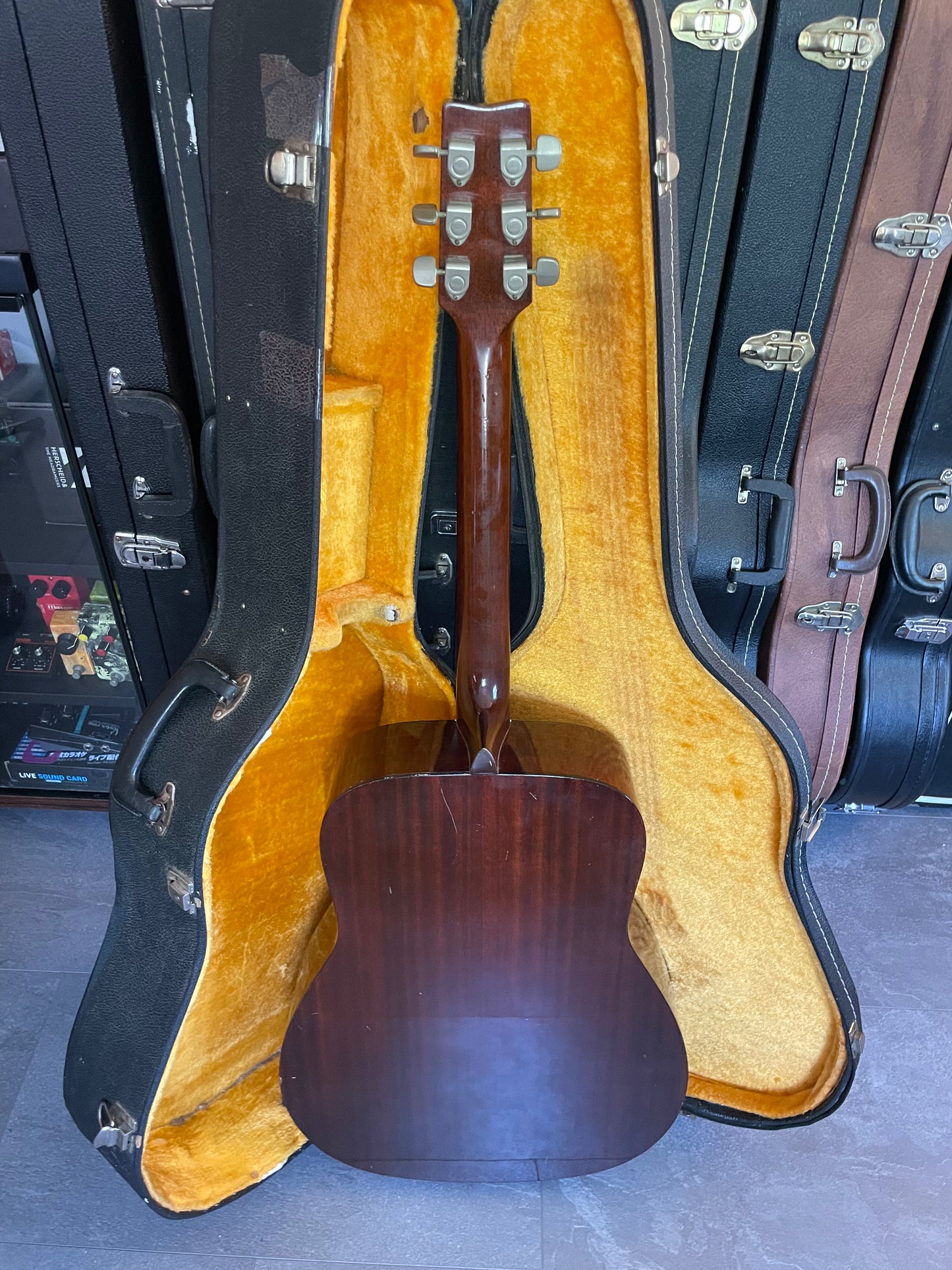 Yamaha FG-160 Tan Label Nippon Gakki - Made in Japan, with hard case.