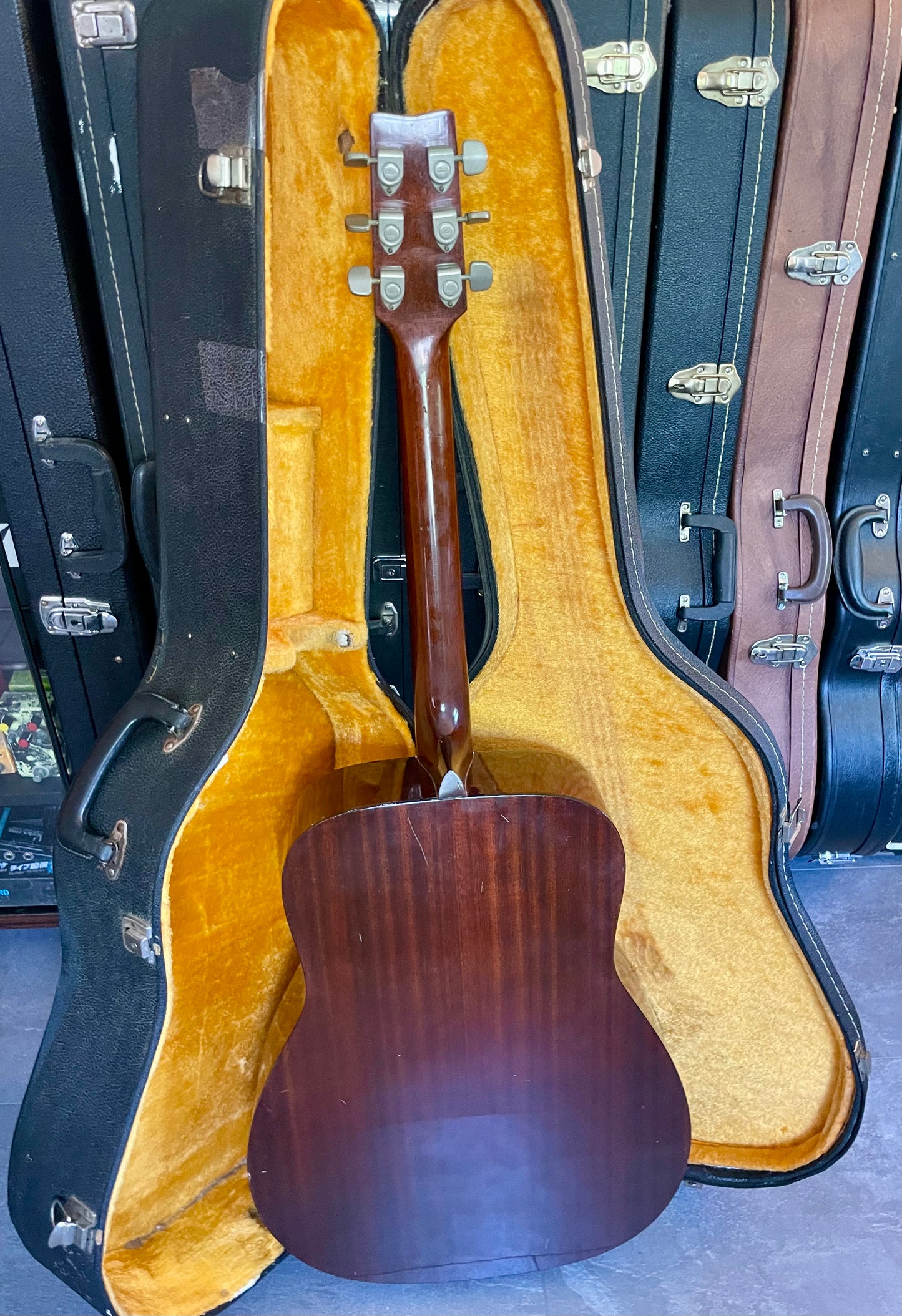 Yamaha FG-160 Tan Label Nippon Gakki - Made in Japan, with hard case.