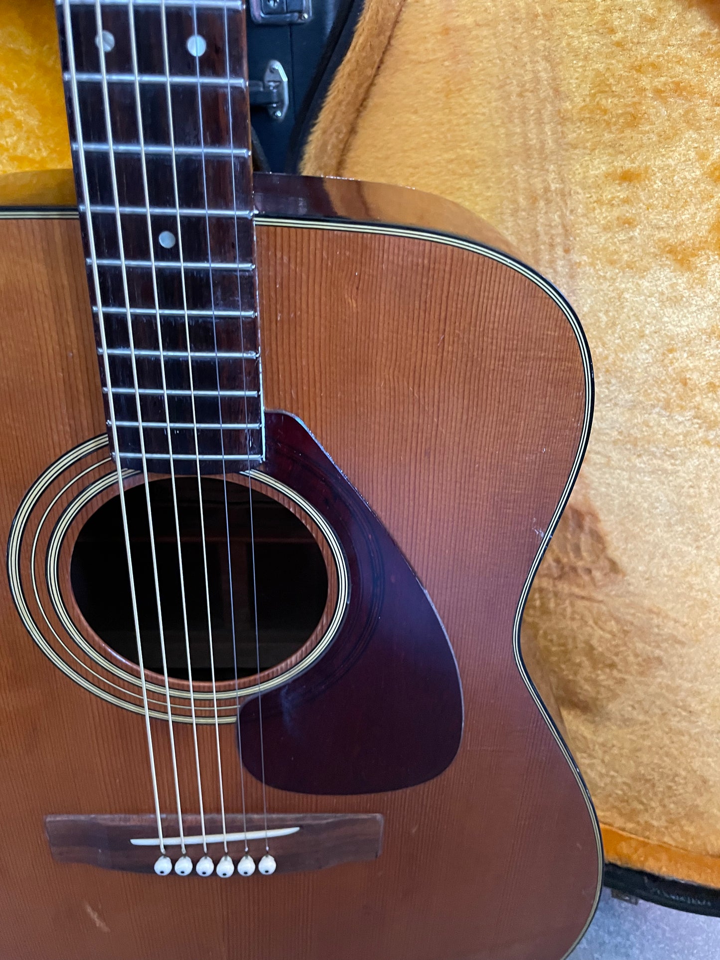 Yamaha FG-160 Tan Label Nippon Gakki - Made in Japan, with hard case.