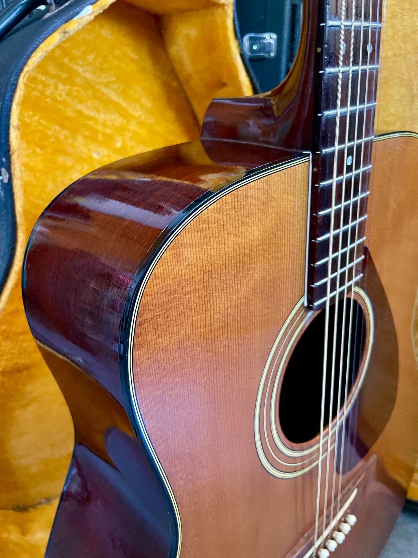 Yamaha FG-160 Tan Label Nippon Gakki - Made in Japan, with hard case.