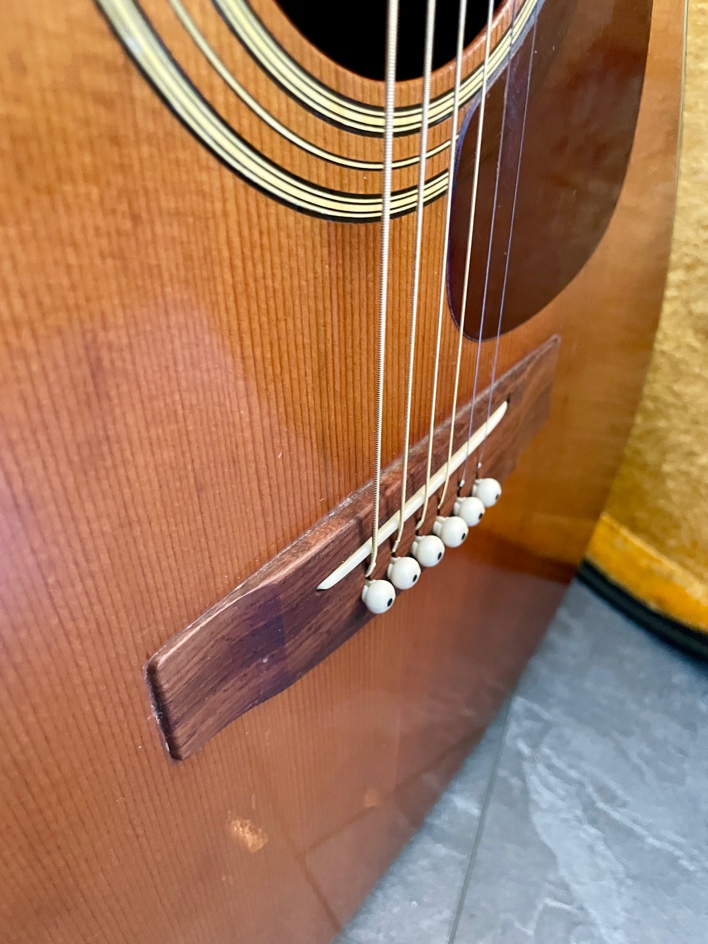 Yamaha FG-160 Tan Label Nippon Gakki - Made in Japan, with hard case.