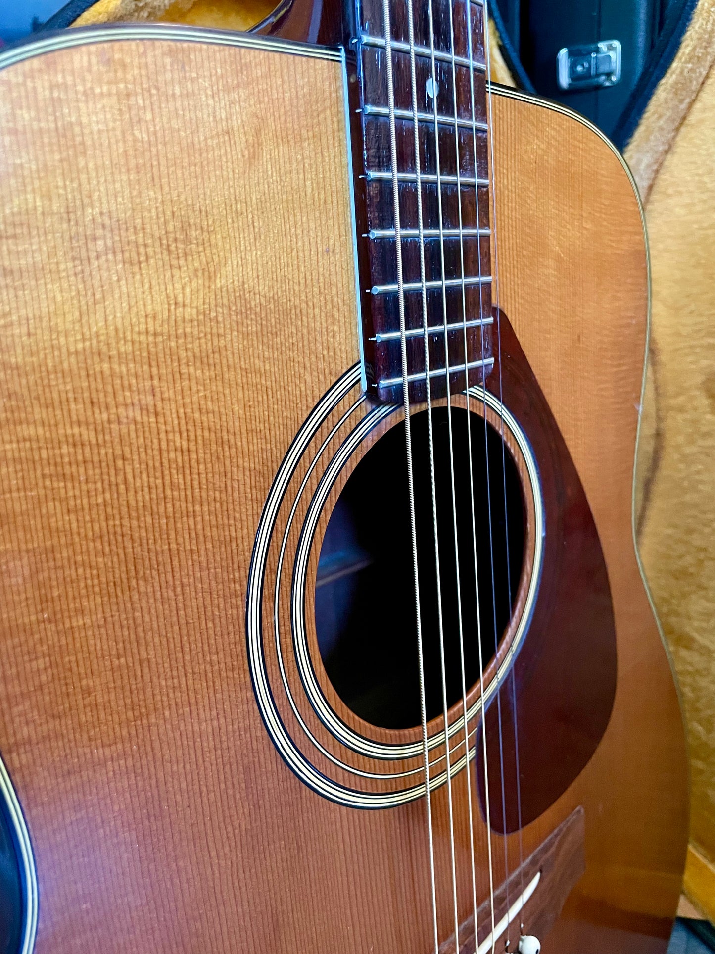 Yamaha FG-160 Tan Label Nippon Gakki - Made in Japan, with hard case.