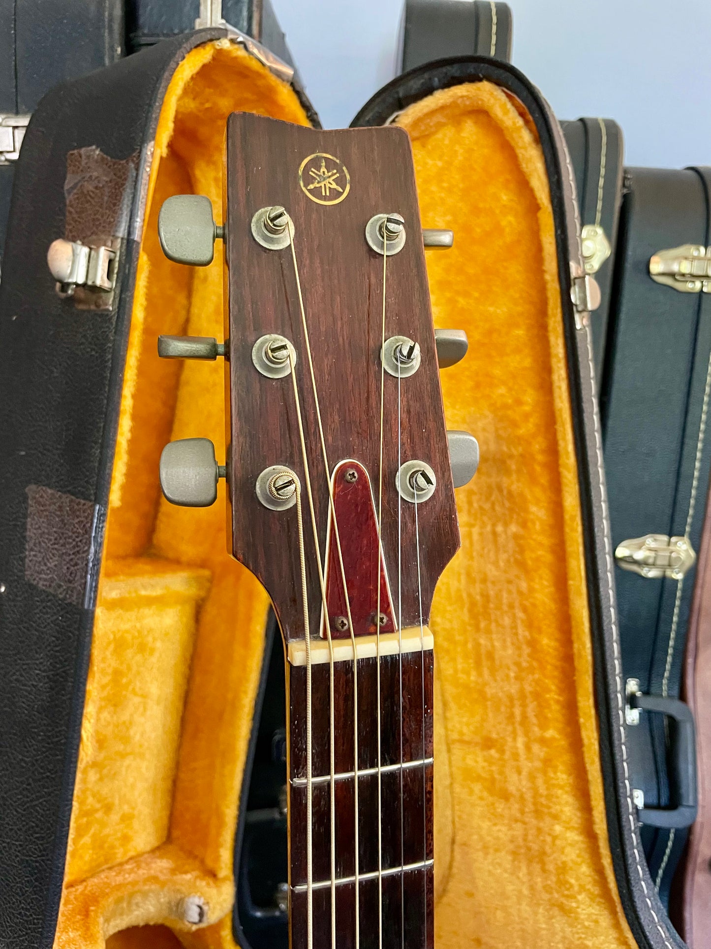Yamaha FG-160 Tan Label Nippon Gakki - Made in Japan, with hard case.