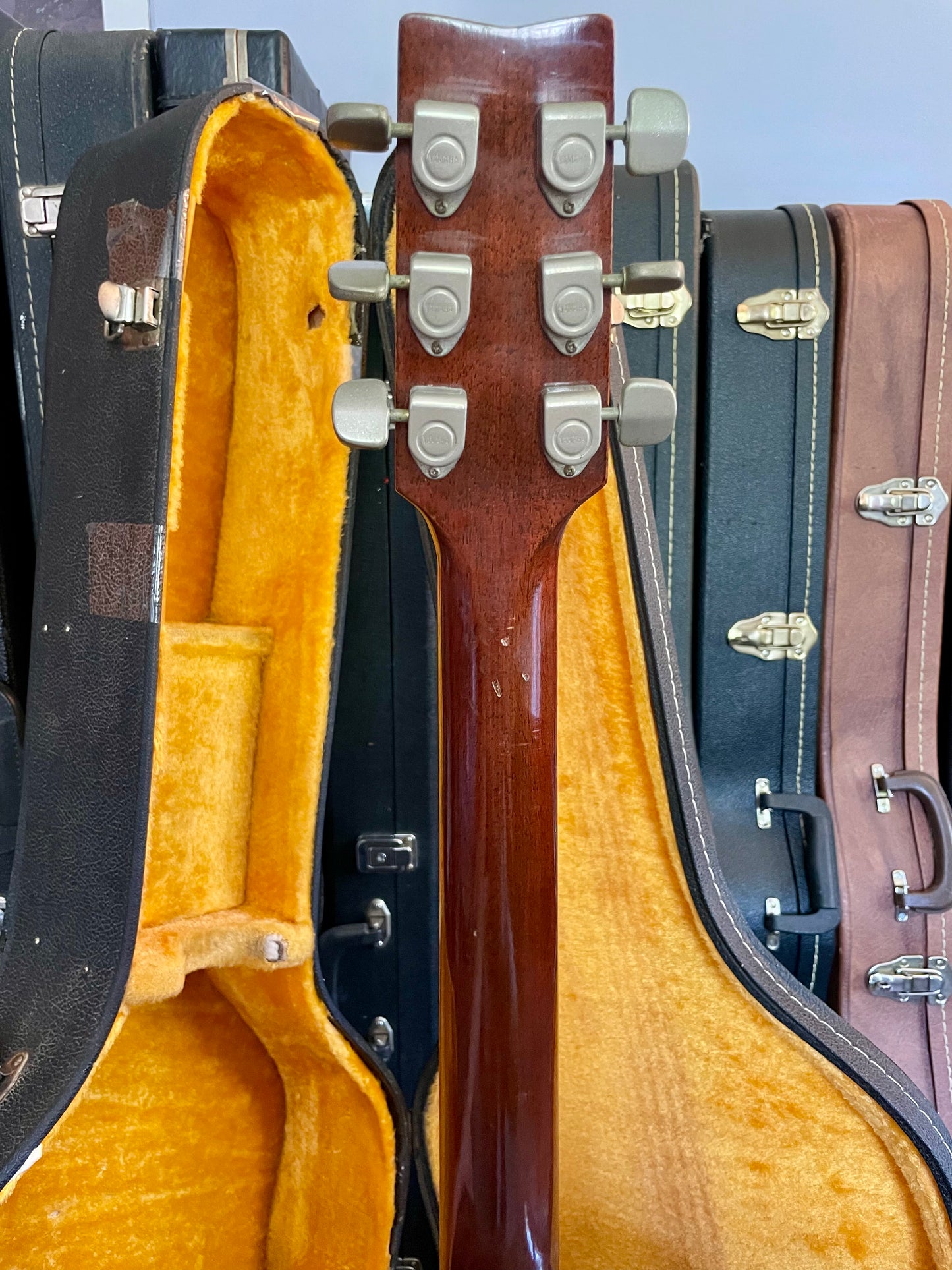 Yamaha FG-160 Tan Label Nippon Gakki - Made in Japan, with hard case.