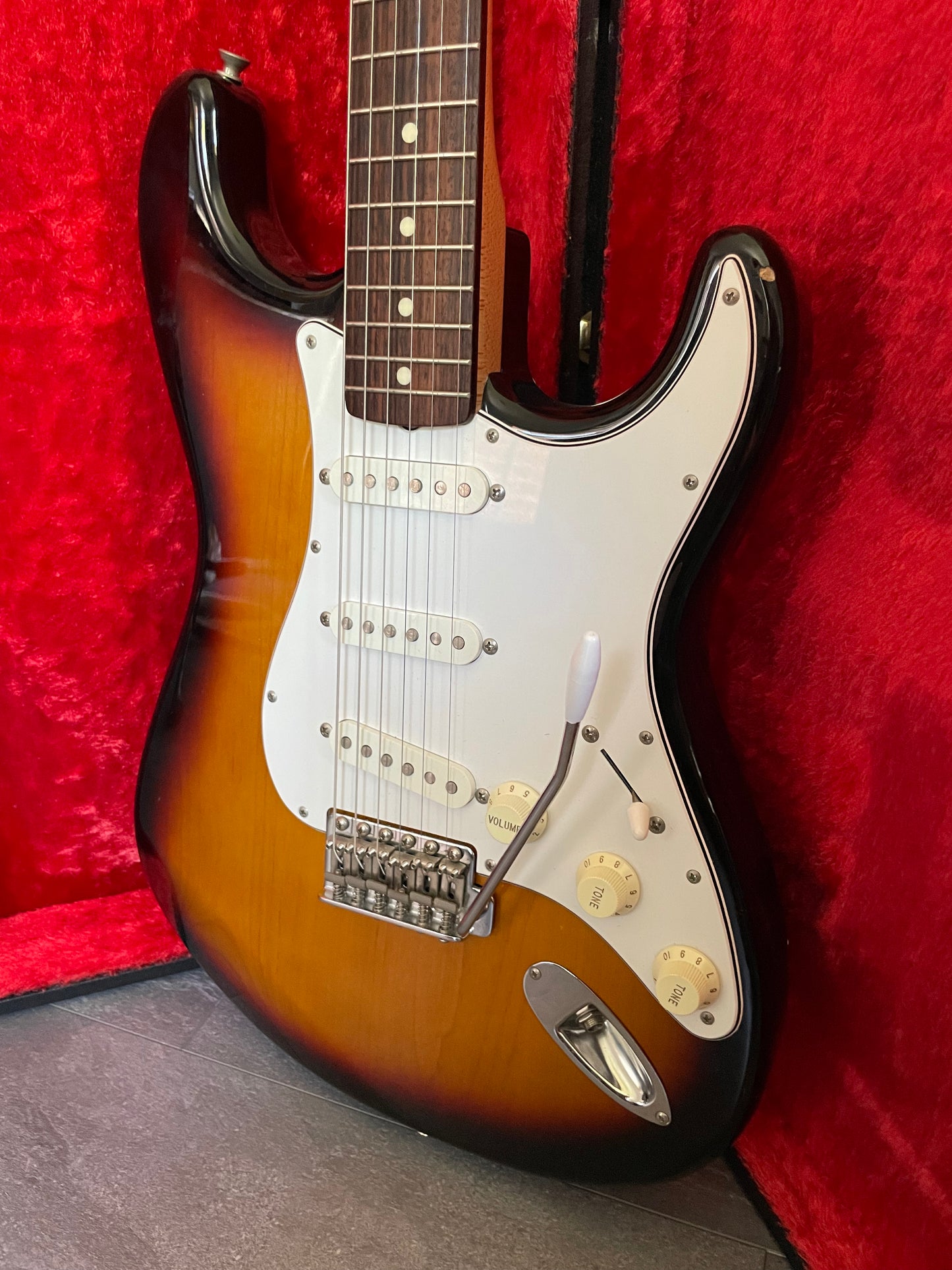 FREE SHIPPING - Fender Stratocaster ST-45 Made in Japan 2004 - Sunburst