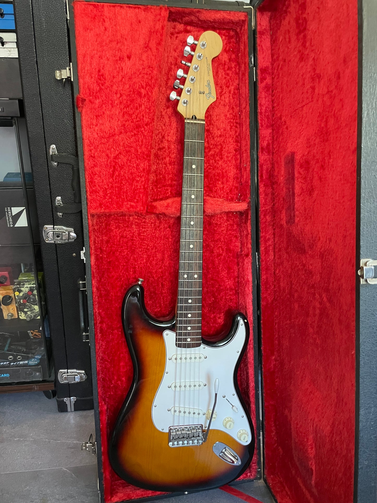 FREE SHIPPING - Fender Stratocaster ST-45 Made in Japan 2004 - Sunburst
