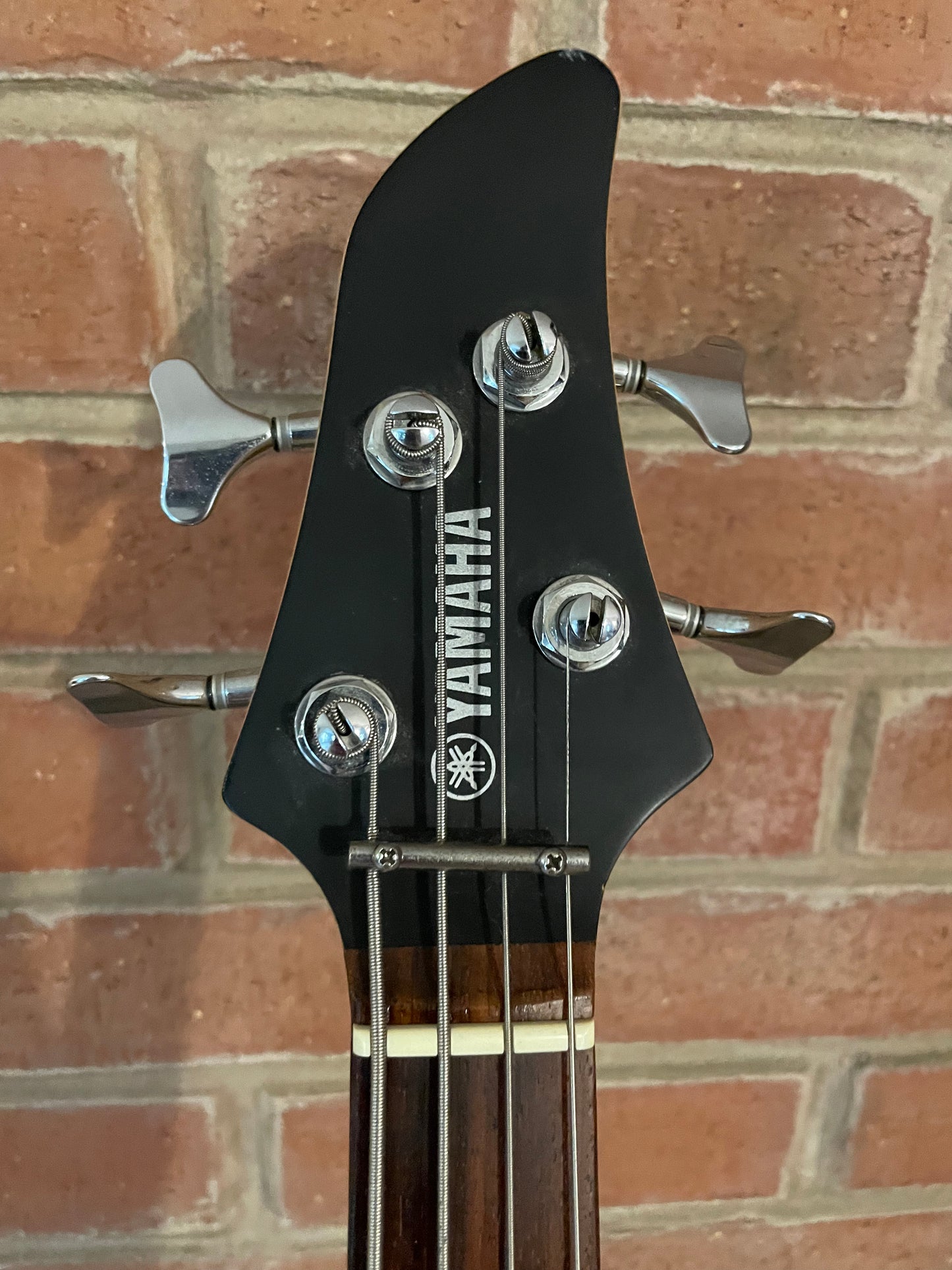 Guitare basse Yamaha