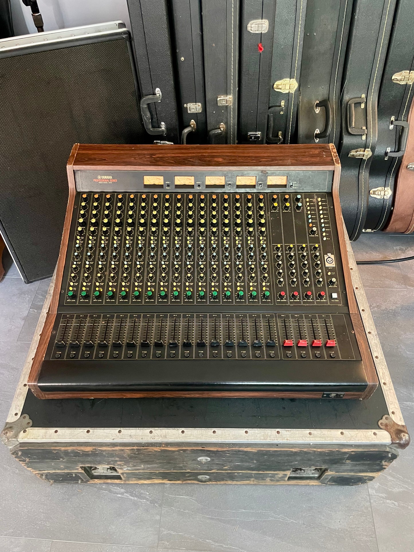 Yamaha M916 