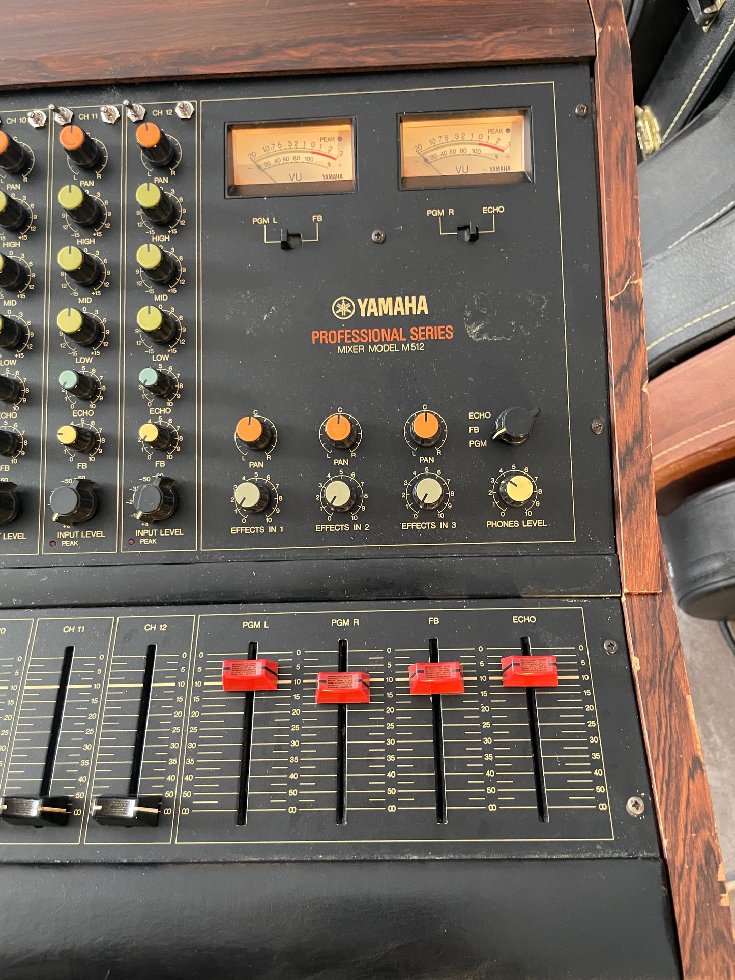 Robert's Yamaha M512