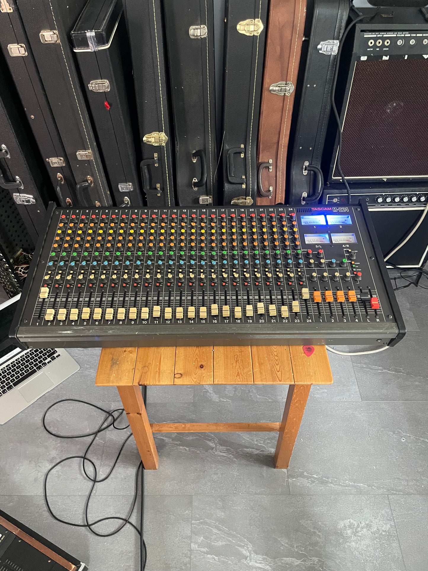 Tascam M-224 Adam