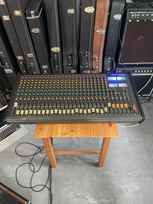 Tascam M-224 Adam