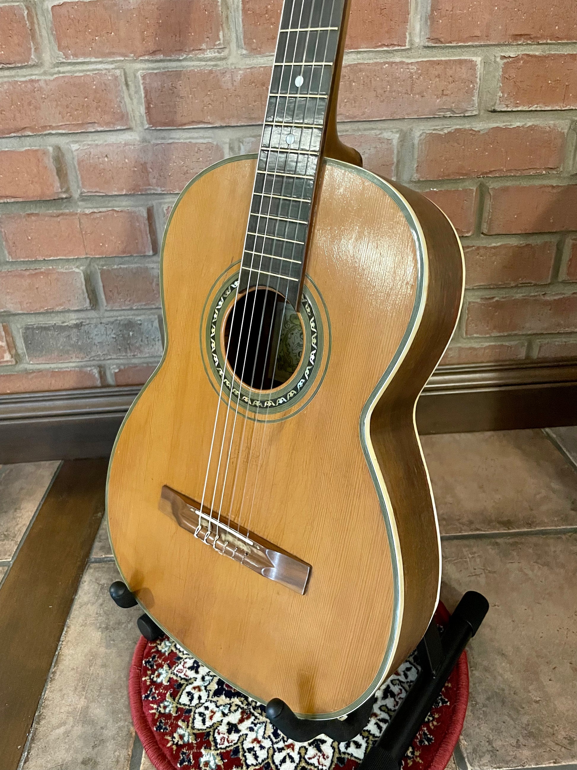 M suzuki guitar deals