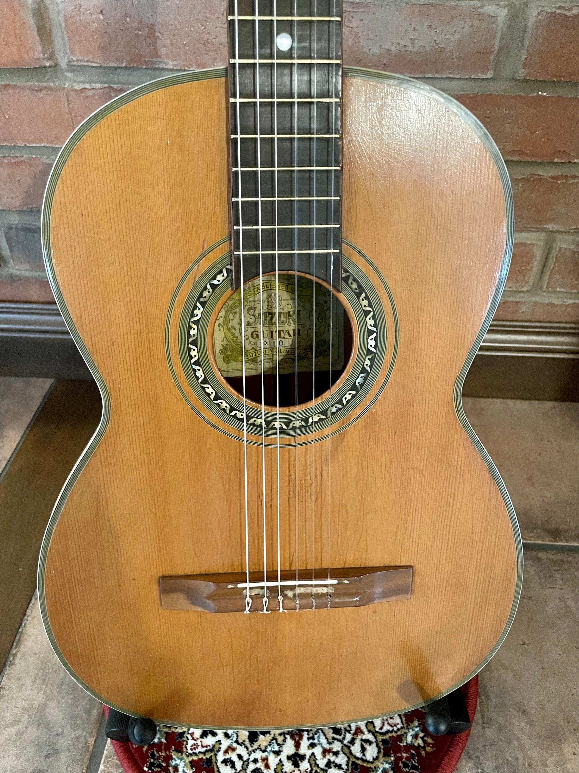 Yamaha dynamic top guitar no 10