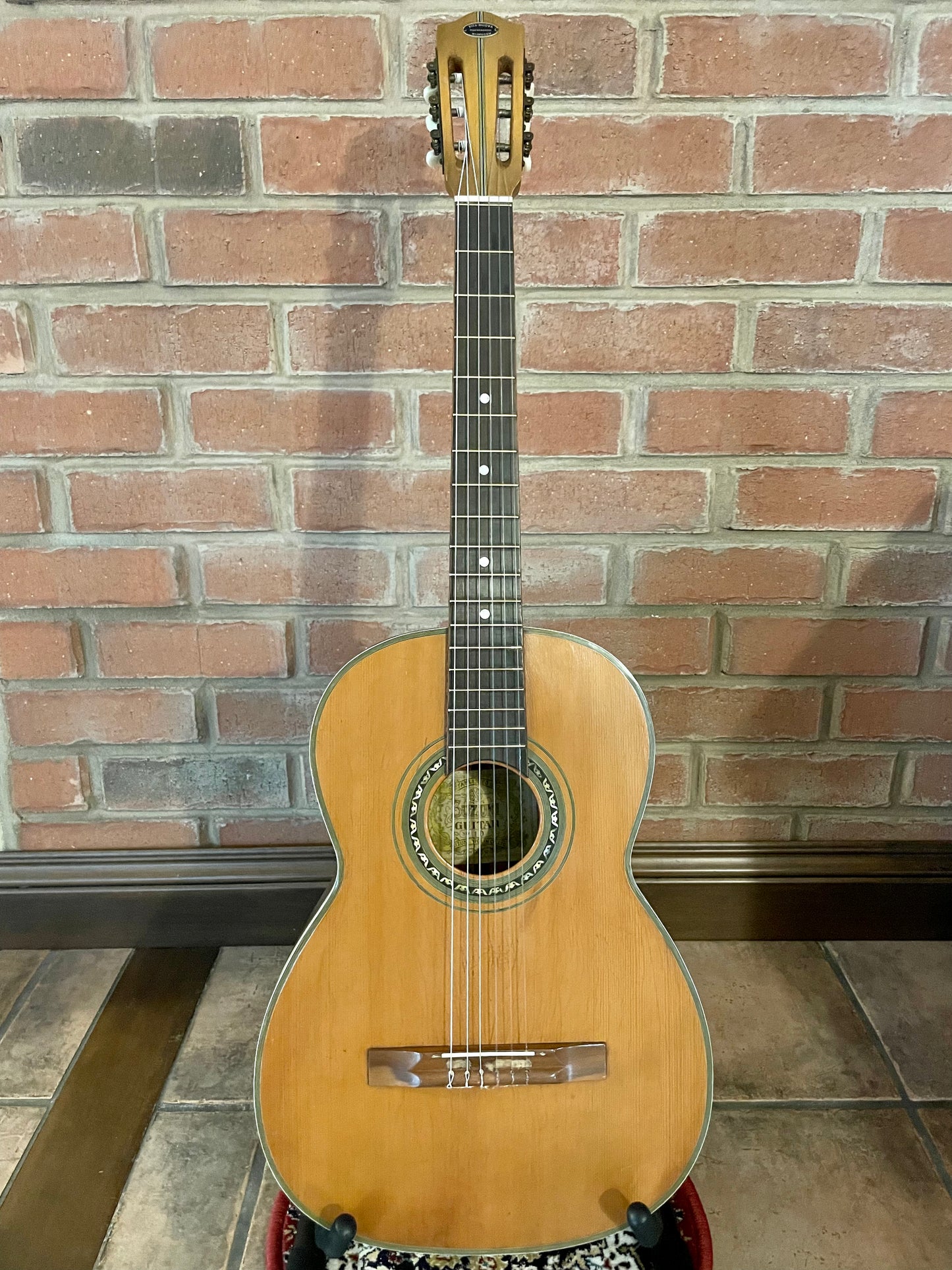 Suzuki Guitars No 10 - Japan, Late 1960s - early 1970s Suzuki Guitars No 10 - Japan, Late 1960s - early 1970s