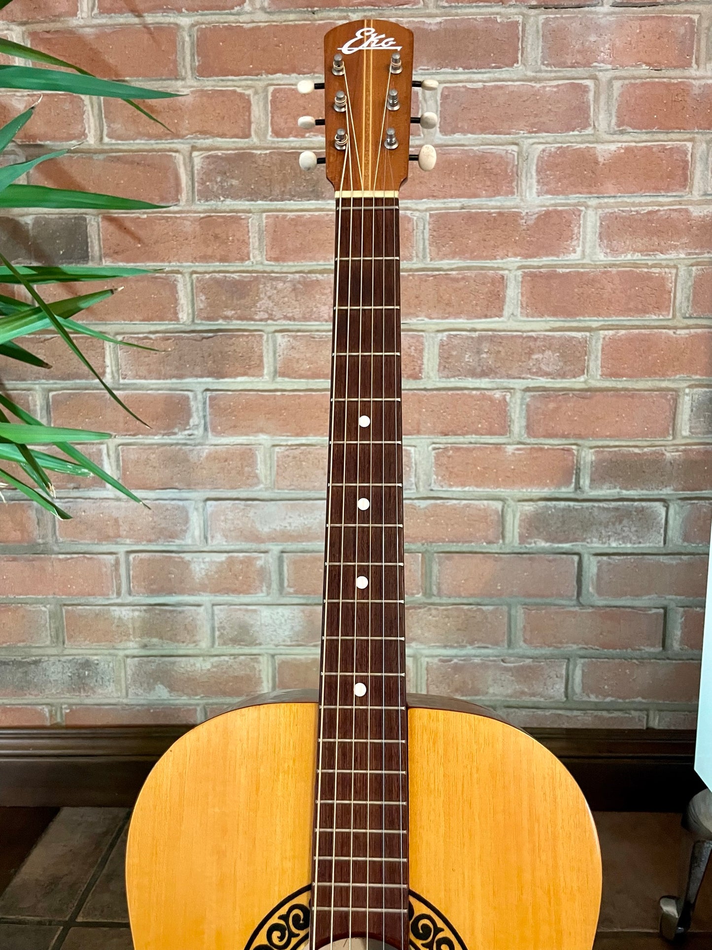 STUDIO L - 1971 EKO. Parlor Size Italian Guitar, Very Good Condition